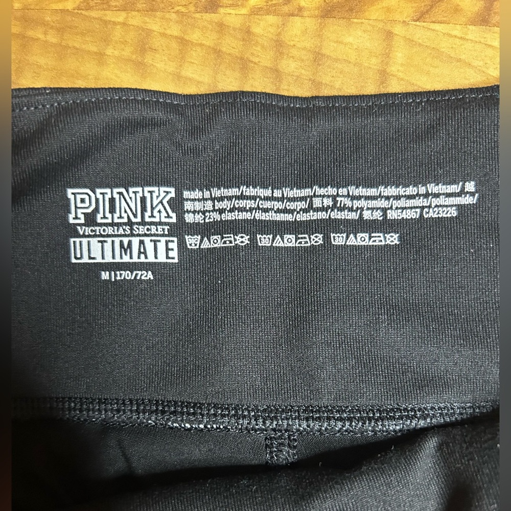 ✨NWOT✨ PINK Ultimate Black High Waisted Leggings, Size M - Picture 6 of 11